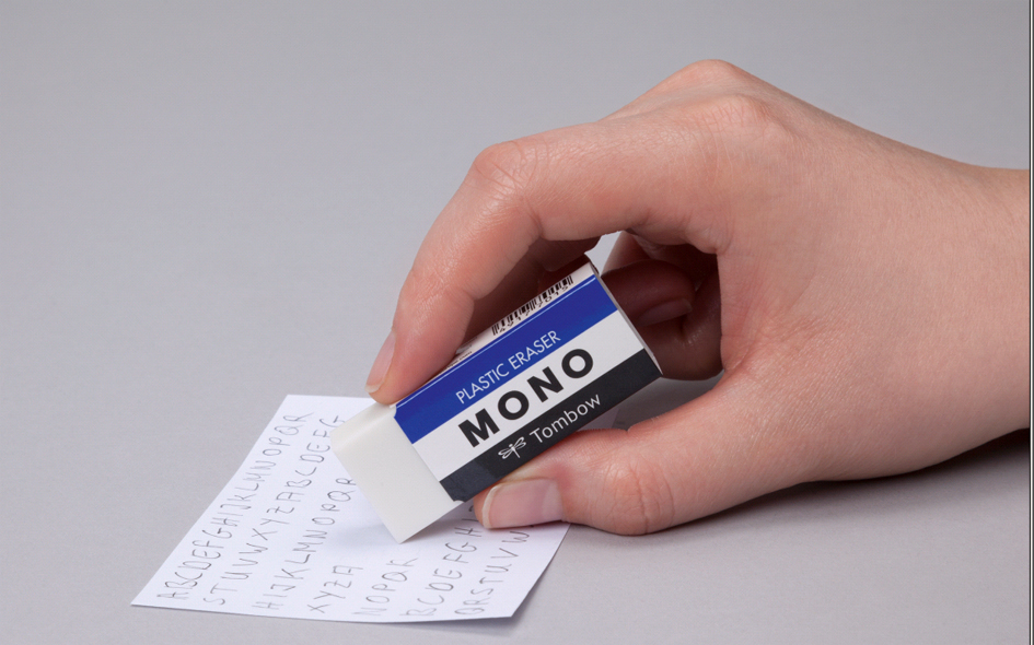 Visuel de référence: présente la gomme "MONO M" en utilisation