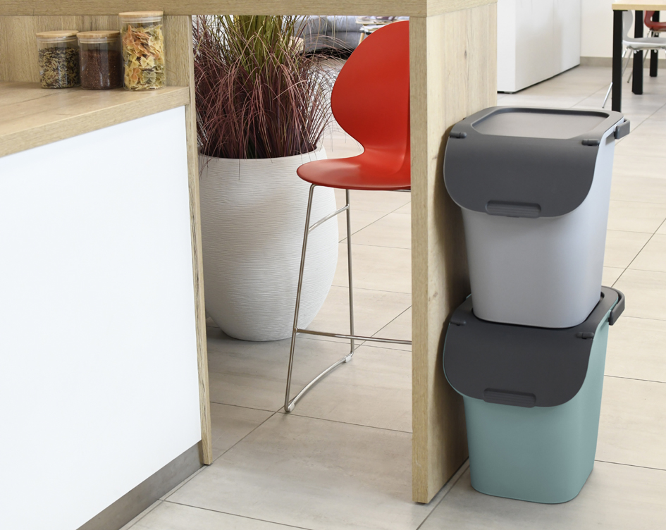 Poubelles en plastique