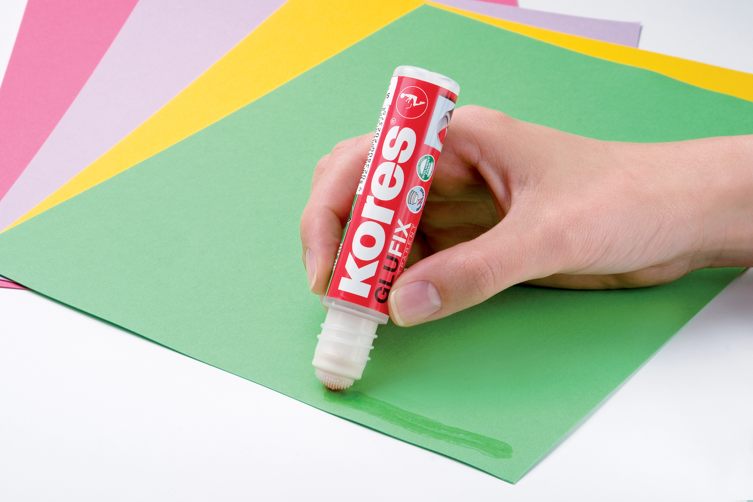 Colles liquides, en forme de stylo