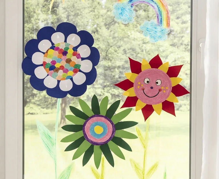 Idée créative : fleurs en assiettes en carton