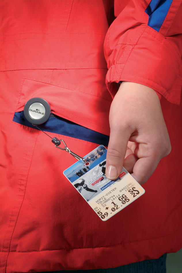 Porte-badge avec mousqueton, exemple d'utilisation