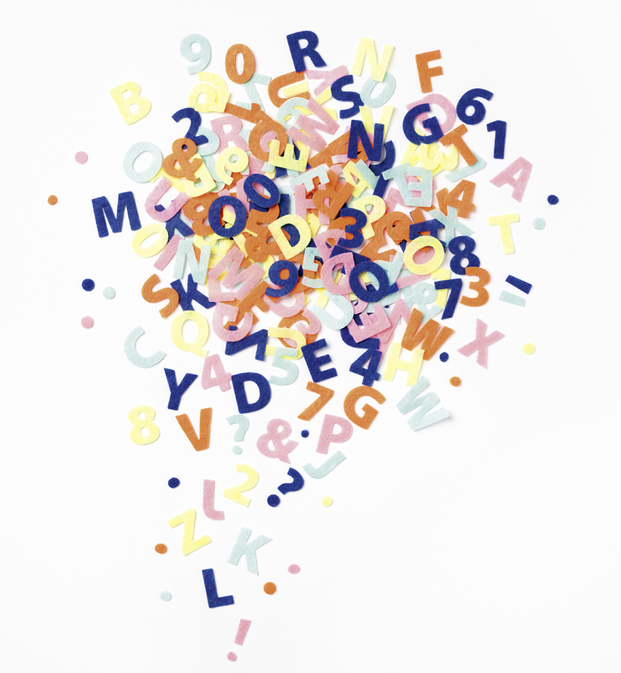 Décoration en feutre "Chiffres & lettres", contenu