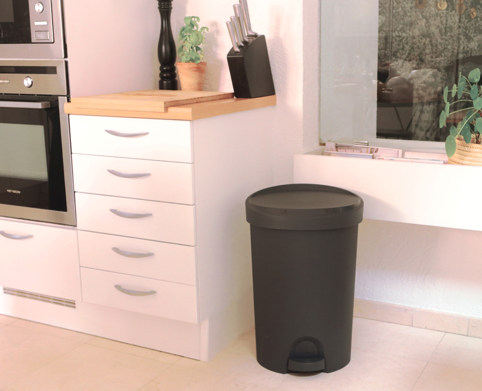 Poubelles en plastique