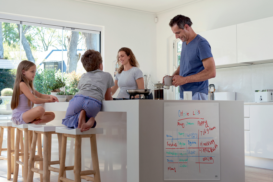 Bureaux & tableau mural